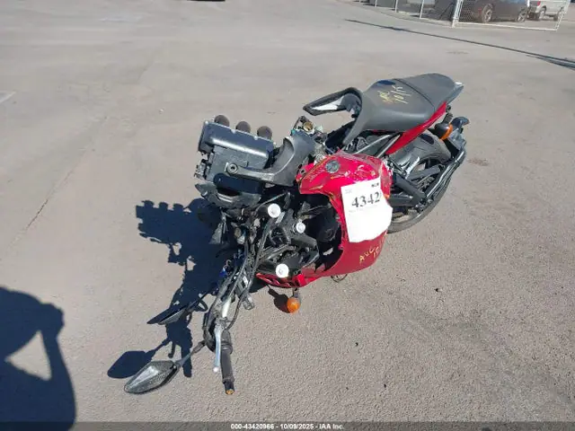 2017 Yamaha FZ09 VIN JYARN53E0HA000921 фото 2