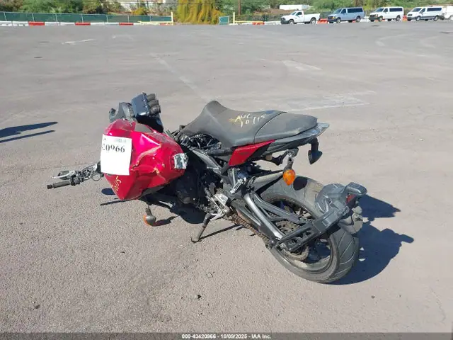 2017 Yamaha FZ09 VIN JYARN53E0HA000921 фото 3