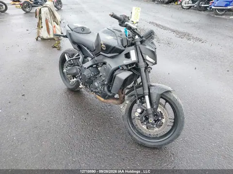 JYARN94N1RA000661 — 2024 Yamaha MT09, Правый бок (Right Side), фото до ремонта