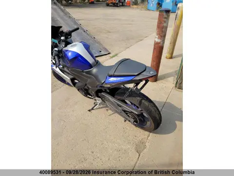 2015 Yamaha YZFR3 VIN MH3RH06N5FK002537 фото 3