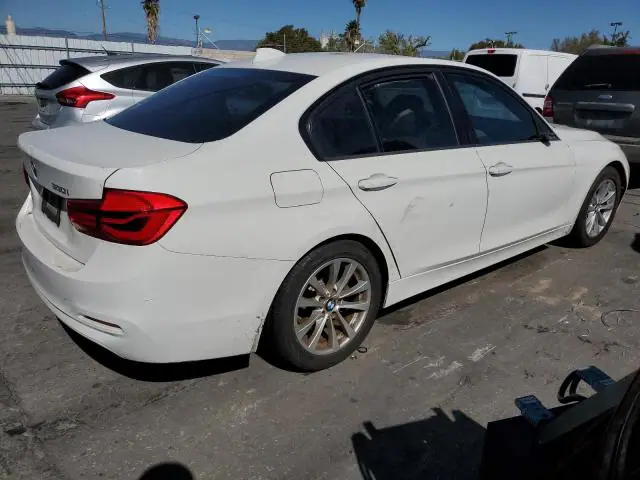 WBA8A9C50JAH12273 — 2018 BMW 320 I, фото 3 с аукциона Аукцион 02.12.2025, Мелкие вмятины и царапины