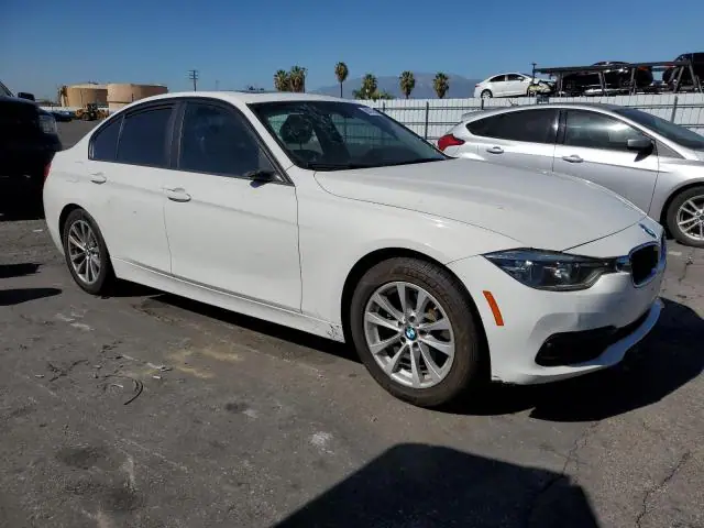 WBA8A9C50JAH12273 — 2018 BMW 320 I, фото 4 с аукциона Аукцион 02.12.2025, Мелкие вмятины и царапины