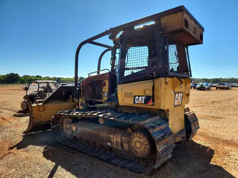 CAT00D5KEYYY00614 — 2008 Caterpillar D5K, фото 3 с аукциона Аукцион 07.10.2026, Пожар двигателя