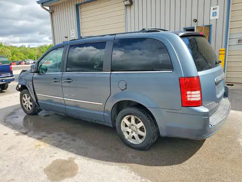 2A4RR5D18AR293256 — 2010 Chrysler TOWN & Country, фото 2 с аукциона Аукцион 15.10.2026, Передняя часть