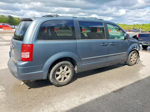 2A4RR5D18AR293256 — 2010 Chrysler TOWN & Country, фото 3 с аукциона Аукцион 15.10.2026, Передняя часть