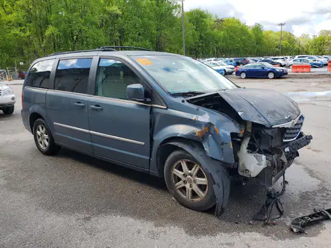2A4RR5D18AR293256 — 2010 Chrysler TOWN & Country, фото 4 с аукциона Аукцион 15.10.2026, Передняя часть