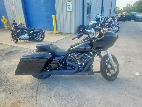 1HD1KTC12JB661666 — 2018 Harley-Davidson Fltrxs, Передняя часть (Front End), фото до ремонта