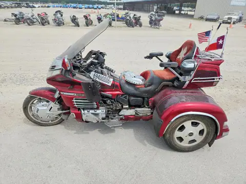 1HFSC2240YA200156 — 2000 Honda GL1500, фото 3 с аукциона Аукцион 02.10.2026, Пожар двигателя