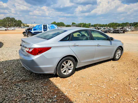 5NPEB4AC8DH637291 — 2013 Hyundai Sonata, фото 3 с аукциона Аукцион 07.10.2026, Мелкие вмятины и царапины