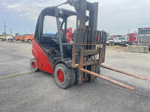 H2X393T05078 — 2006 Linde Material Handling H25D, Мелкие вмятины и царапины (Minor Dent/Scratches), фото до ремонта