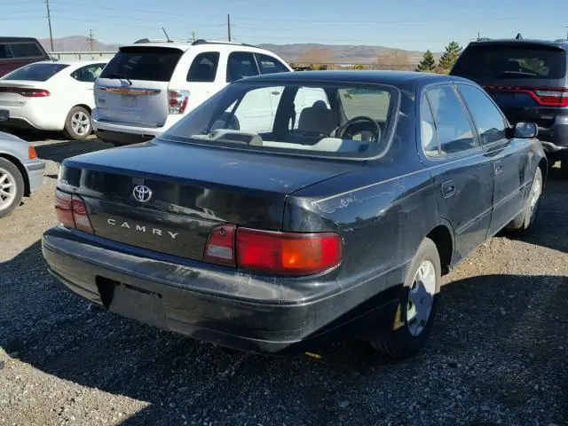 JT2SK11E2S0330706 — 1995 Toyota Camry DX, фото 4 с аукциона Аукцион 05.04.2018, Мелкие вмятины и царапины