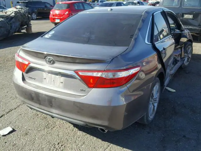 4T1BF1FKXFU081205 — 2015 Toyota Camry, фото 4 с аукциона Аукцион 14.12.2017, Боковая часть