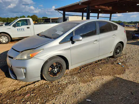 JTDKN3DUXF0439773 — 2015 Toyota Prius, Механические повреждения (Mechanical), фото до ремонта