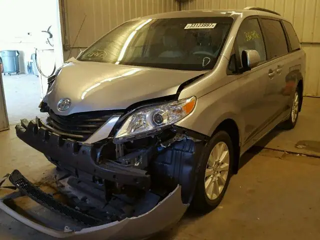 5TDJK3DC5CS032609 — 2012 Toyota Sienna, фото 2 с аукциона Аукцион 27.04.2018, Передняя часть