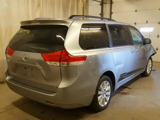 5TDJK3DC5CS032609 — 2012 Toyota Sienna, фото 4 с аукциона Аукцион 27.04.2018, Передняя часть