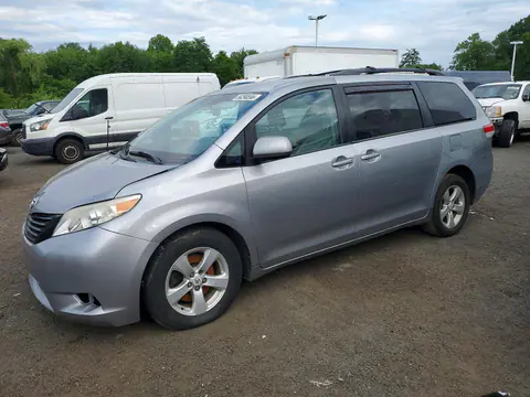 5TDJK3DC7DS055259 — 2013 Toyota Sienna, Передняя часть (Front End), фото до ремонта