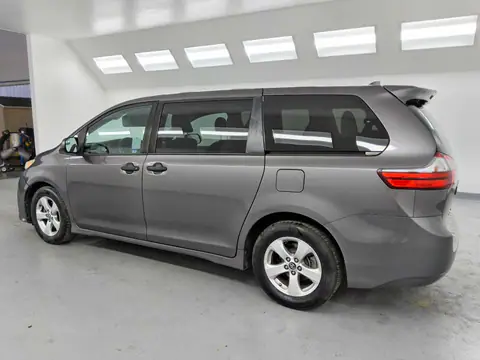 5TDZZ3DC0LS042477 — 2020 Toyota Sienna, фото 2 с аукциона Аукцион 22.09.2026, Естественный износ
