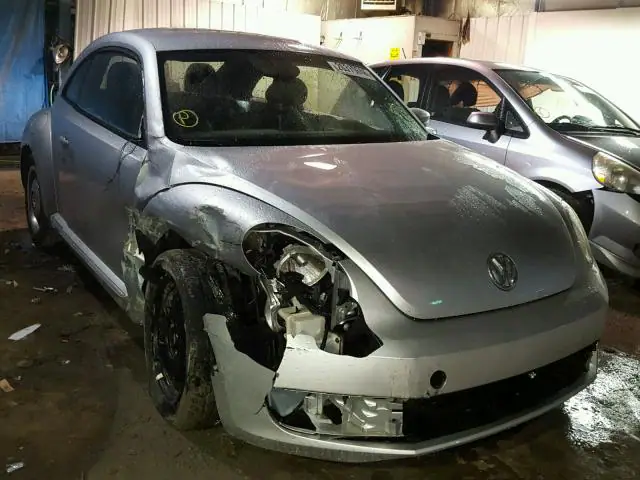 3VWJP7AT6CM601736 Volkswagen Beetle 2012 — повреждение Передняя часть, фото до ремонта