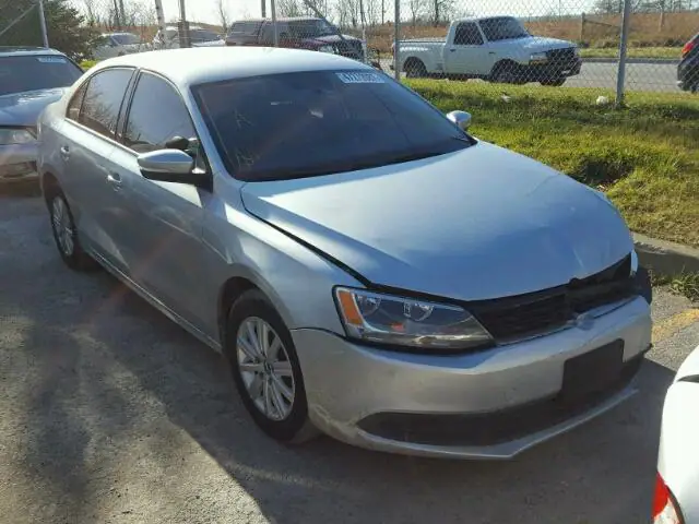 3VWDK7AJ6BM329200 Volkswagen Jetta 2011 — повреждение Передняя часть, фото до ремонта