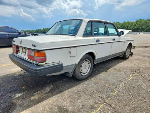 YV1AA8847M1444977 — 1991 Volvo 240, фото 3 с аукциона Аукцион 05.10.2026, Передняя часть