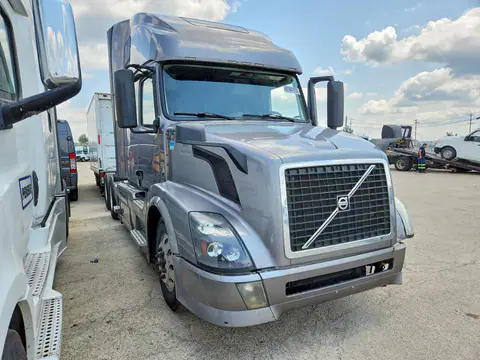 4V4NC9EH9FN922251 — 2015 Volvo VNL 670, фото 4 с аукциона Аукцион 06.10.2026, Естественный износ