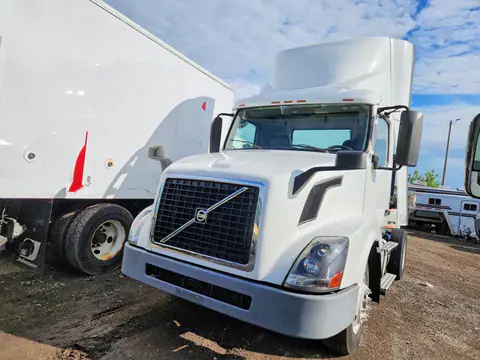 4V4N39TG2GN965504 — 2016 Volvo VNL, Естественный износ (Normal Wear), фото до ремонта