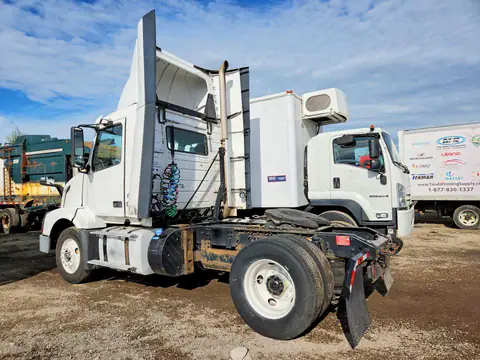 4V4N39TG2GN965504 — 2016 Volvo VNL, фото 2 с аукциона Аукцион 06.10.2026, Естественный износ