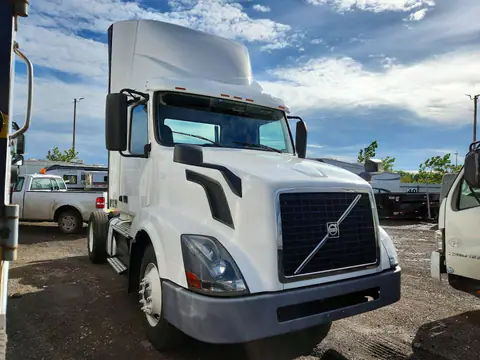 4V4N39TG2GN965504 — 2016 Volvo VNL, фото 4 с аукциона Аукцион 06.10.2026, Естественный износ